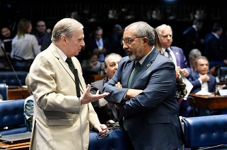 Paim e o senador Tasso Jereissati (PSDB), relator da reforma da Previdência no Senado(Foto: Jefferson Rudy/Agência Senado)