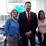Diretora Elisa Araújo, à direita, com o médico Cléber Santos Jr e a gestora da clínica, Dina Kunzler