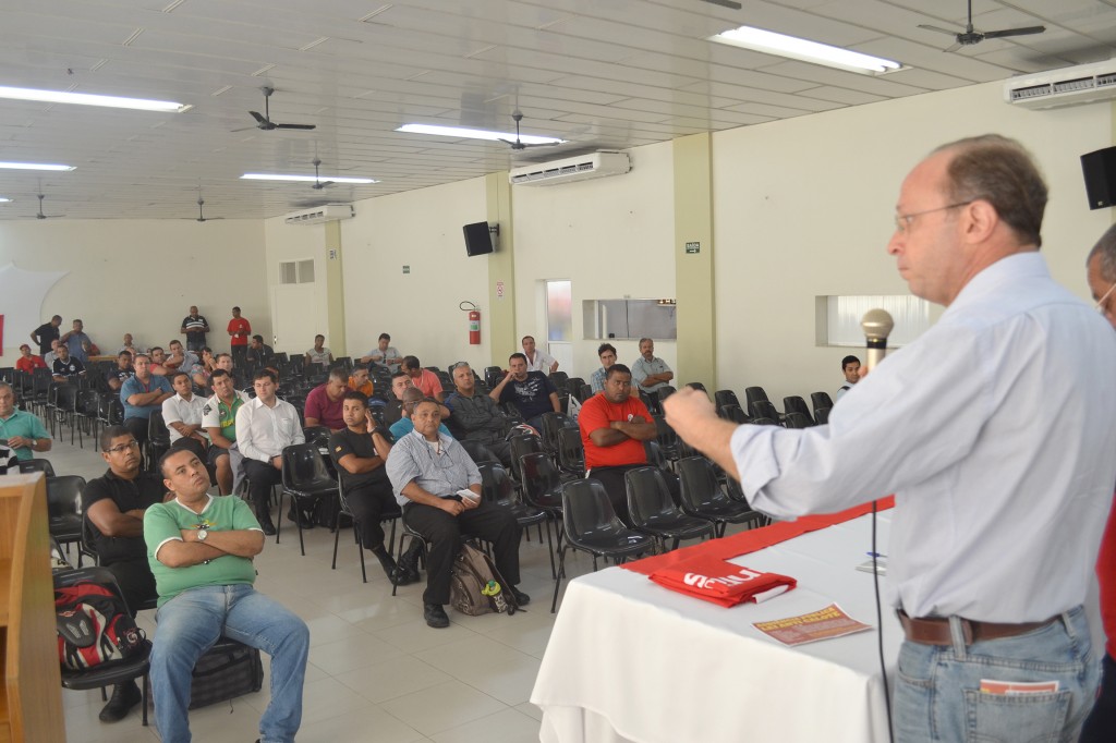 Deputado Villa falando sobre a audiência pública - Lei Anticalote que acontece no dia 26 de março