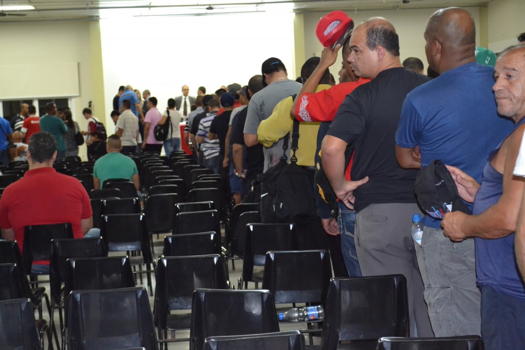 fila para votação