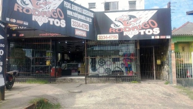 A Rodrigo Motos fica na Avenida Bernardino Silveira Pastoriza, nº 413