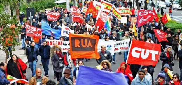 Manifestantes cobraram um basta ao desemprego e à retirada de direitos trabalhistas, entre outros itens