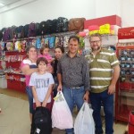 vigilante Abel Gomes Alves, com a família e o nodo da loja, à direita