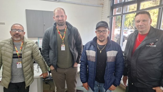 O presidente, José Airton, e o diretor Marcos, à direita, com os responsáveis pelo contrato, Jean Charles e Daniel