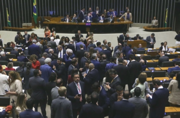 Votação foi de 493 votos a favor e nenhum contrário