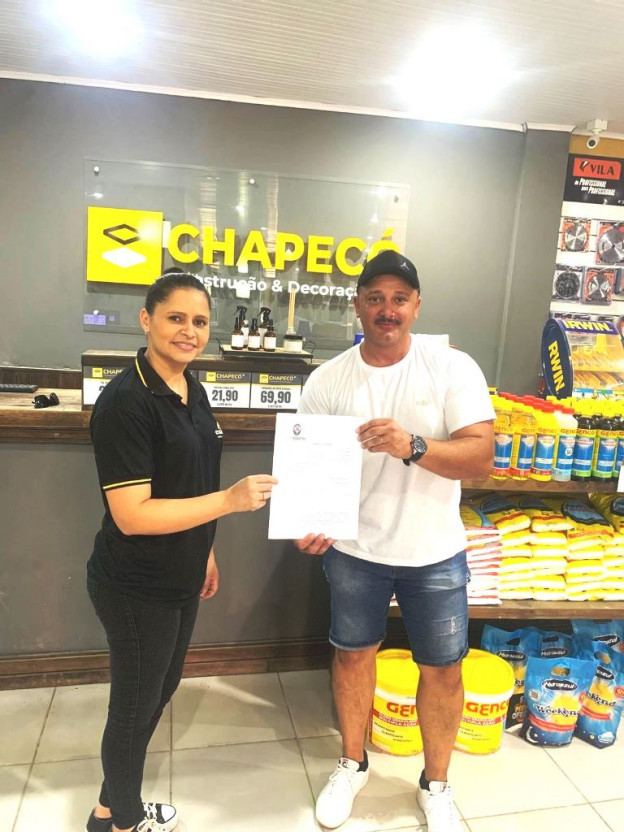 Eduardo Blauth e a gerente de Charqueadas