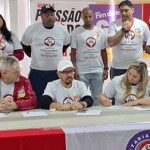 Presidente José Airton, diretoras e diretores assinaram o documento